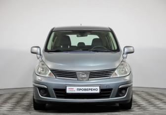 Подержанный автомобиль Nissan Tiida Hatchback 2008 года (2 фото)