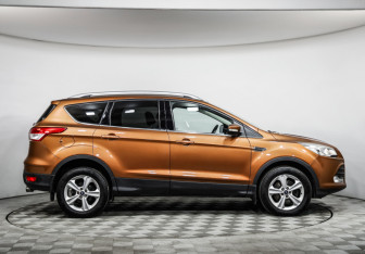 Подержанный автомобиль Ford Kuga 2015 года (4 фото)