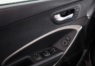 Подержанный автомобиль Hyundai Santa Fe 2015 года (23 фото)