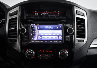 Подержанный автомобиль Mitsubishi Pajero 2014 года (16 фото)