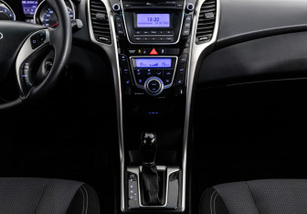Подержанный автомобиль Hyundai i30 Hatchback 2013 года (14 фото)