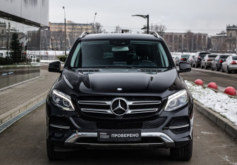 Подержанный автомобиль Mercedes-Benz GLE 2016 года (3 фото)