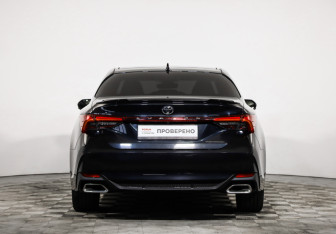 Подержанный автомобиль Toyota Avalon 2022 года (6 фото)