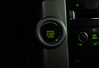 Подержанный автомобиль Toyota Land Cruiser Prado 2010 года (17 фото)