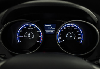 Подержанный автомобиль Hyundai ix35 2012 года (18 фото)