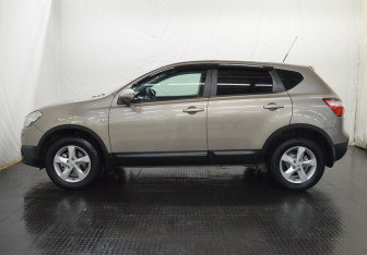 Подержанный автомобиль Nissan Qashqai 2012 года (8 фото)