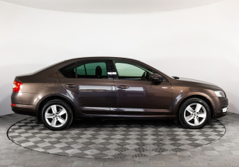 Подержанный автомобиль Skoda Octavia Liftback 2016 года (4 фото)