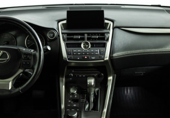 Подержанный автомобиль Lexus NX 2017 года (14 фото)