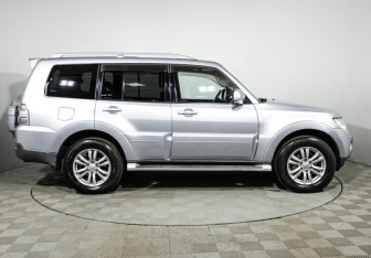 Подержанный автомобиль Mitsubishi Pajero 2008 года (4 фото)