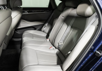 Подержанный автомобиль Genesis G80 2019 года (10 фото)