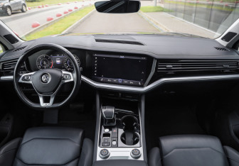 Подержанный автомобиль Volkswagen Touareg 2021 года (13 фото)