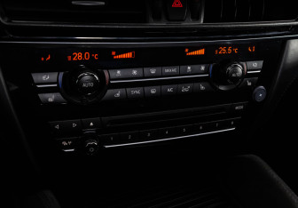 Подержанный автомобиль BMW X5 2016 года (18 фото)