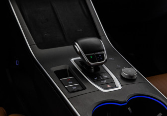 Подержанный автомобиль Omoda C5 2023 года (15 фото)