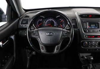 Подержанный автомобиль Kia Sorento 2015 года (11 фото)