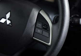 Подержанный автомобиль Mitsubishi Outlander 2022 года (11 фото)