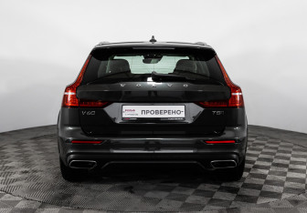 Подержанный автомобиль Volvo V60 Cross Country 2020 года (9 фото)