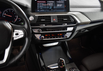 Подержанный автомобиль BMW X3 2017 года (15 фото)