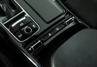 Подержанный автомобиль Kia Stinger 2019 года (17 фото)