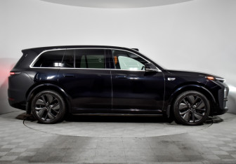 Подержанный автомобиль LiXiang L9 2023 года (4 фото)