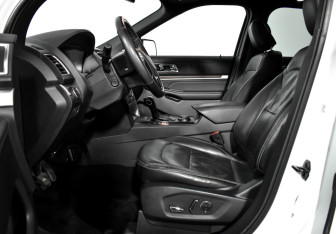 Подержанный автомобиль Ford Explorer 2018 года (12 фото)