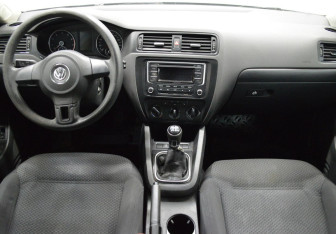 Подержанный автомобиль Volkswagen Jetta Sedan 2014 года (14 фото)