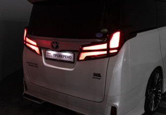 Подержанный автомобиль Toyota Alphard 2020 года (40 фото)