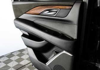 Подержанный автомобиль Cadillac Escalade Suv 2015 года (22 фото)