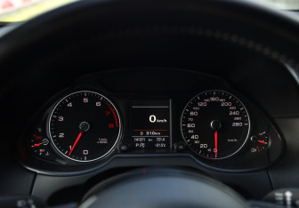 Подержанный автомобиль Audi Q5 2015 года (14 фото)