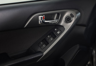 Подержанный автомобиль Kia Cerato Sedan 2013 года (18 фото)