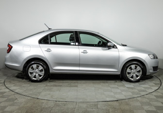 Подержанный автомобиль Skoda Rapid Liftback 2017 года (4 фото)
