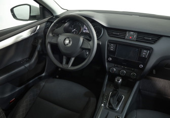 Подержанный автомобиль Skoda Octavia Liftback 2019 года (8 фото)