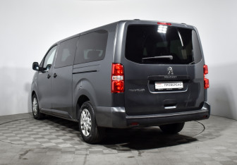 Подержанный автомобиль Peugeot Traveller 2018 года (7 фото)