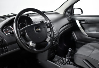 Подержанный автомобиль Chevrolet Aveo Sedan 2009 года (9 фото)