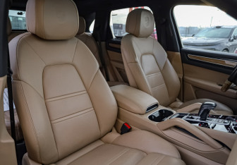 Подержанный автомобиль Porsche Cayenne 2018 года (29 фото)