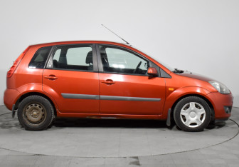 Подержанный автомобиль Ford Fiesta Hatchback 2007 года (4 фото)