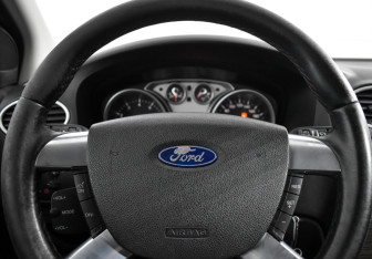 Подержанный автомобиль Ford Focus Sedan 2008 года (16 фото)