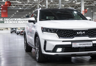 Подержанный автомобиль Kia Sorento 2022 года (4 фото)