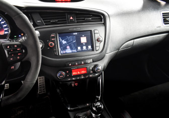 Подержанный автомобиль Kia Ceed GT 2017 года (14 фото)