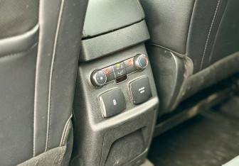 Подержанный автомобиль Ford Explorer 2018 года (27 фото)