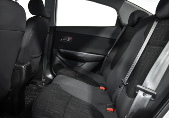 Подержанный автомобиль Kia Rio Sedan 2012 года (12 фото)