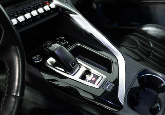 Подержанный автомобиль Peugeot 3008 2018 года (19 фото)