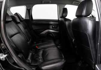 Подержанный автомобиль Peugeot 4007 2008 года (16 фото)