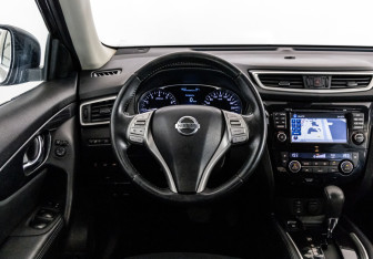 Подержанный автомобиль Nissan X-Trail 2015 года (12 фото)