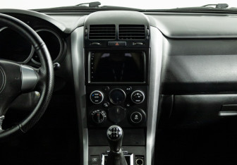 Подержанный автомобиль Suzuki Grand Vitara 2011 года (14 фото)