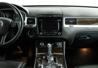 Подержанный автомобиль Volkswagen Touareg 2013 года (15 фото)