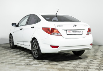 Подержанный автомобиль Hyundai Solaris Sedan 2011 года (7 фото)