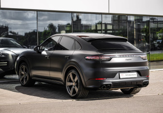 Подержанный автомобиль Porsche Cayenne 2021 года (8 фото)
