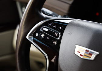 Подержанный автомобиль Cadillac Escalade Suv 2016 года (13 фото)