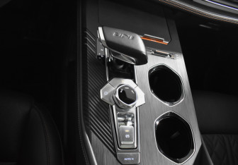 Подержанный автомобиль Changan UNI-K 2022 года (17 фото)