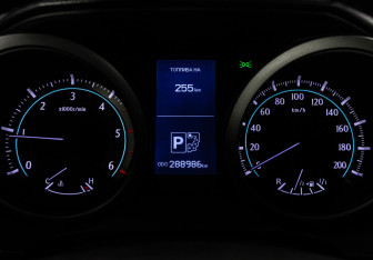 Подержанный автомобиль Toyota Land Cruiser Prado 2013 года (30 фото)